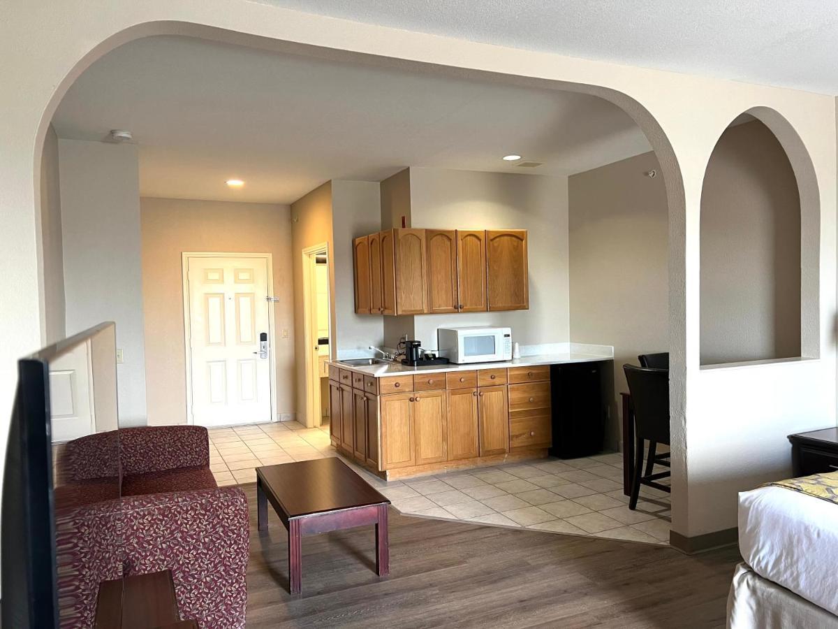 Baymont By Wyndham Houston Brookhollow Extérieur photo