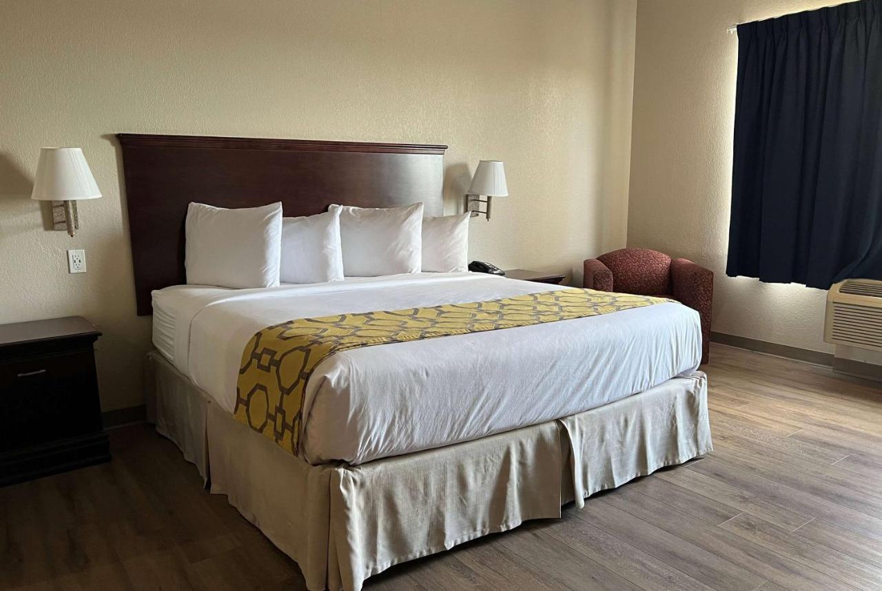 Baymont By Wyndham Houston Brookhollow Extérieur photo