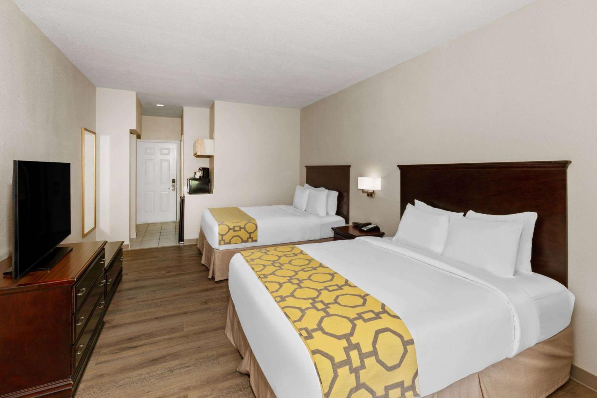 Baymont By Wyndham Houston Brookhollow Extérieur photo