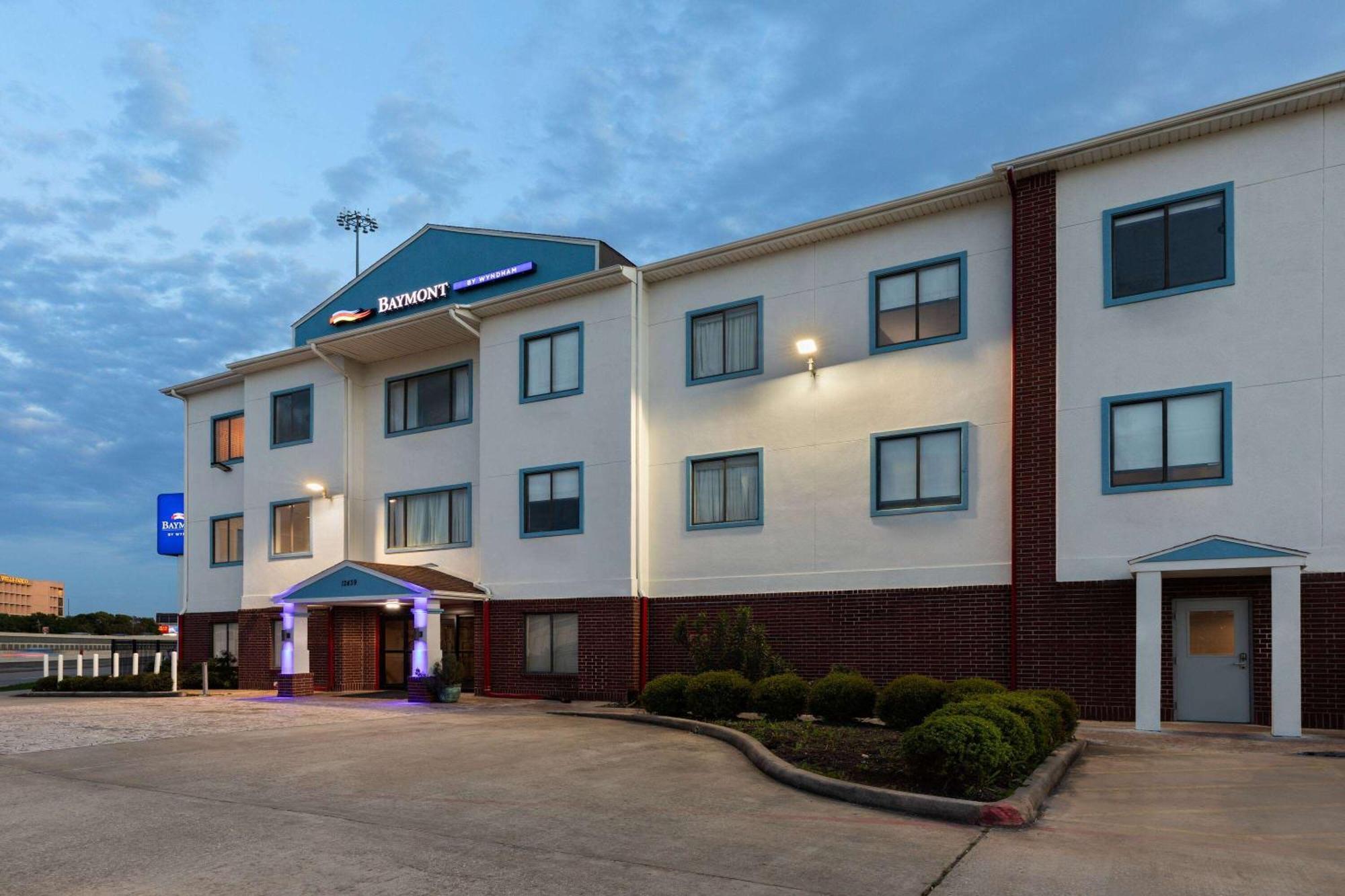 Baymont By Wyndham Houston Brookhollow Extérieur photo