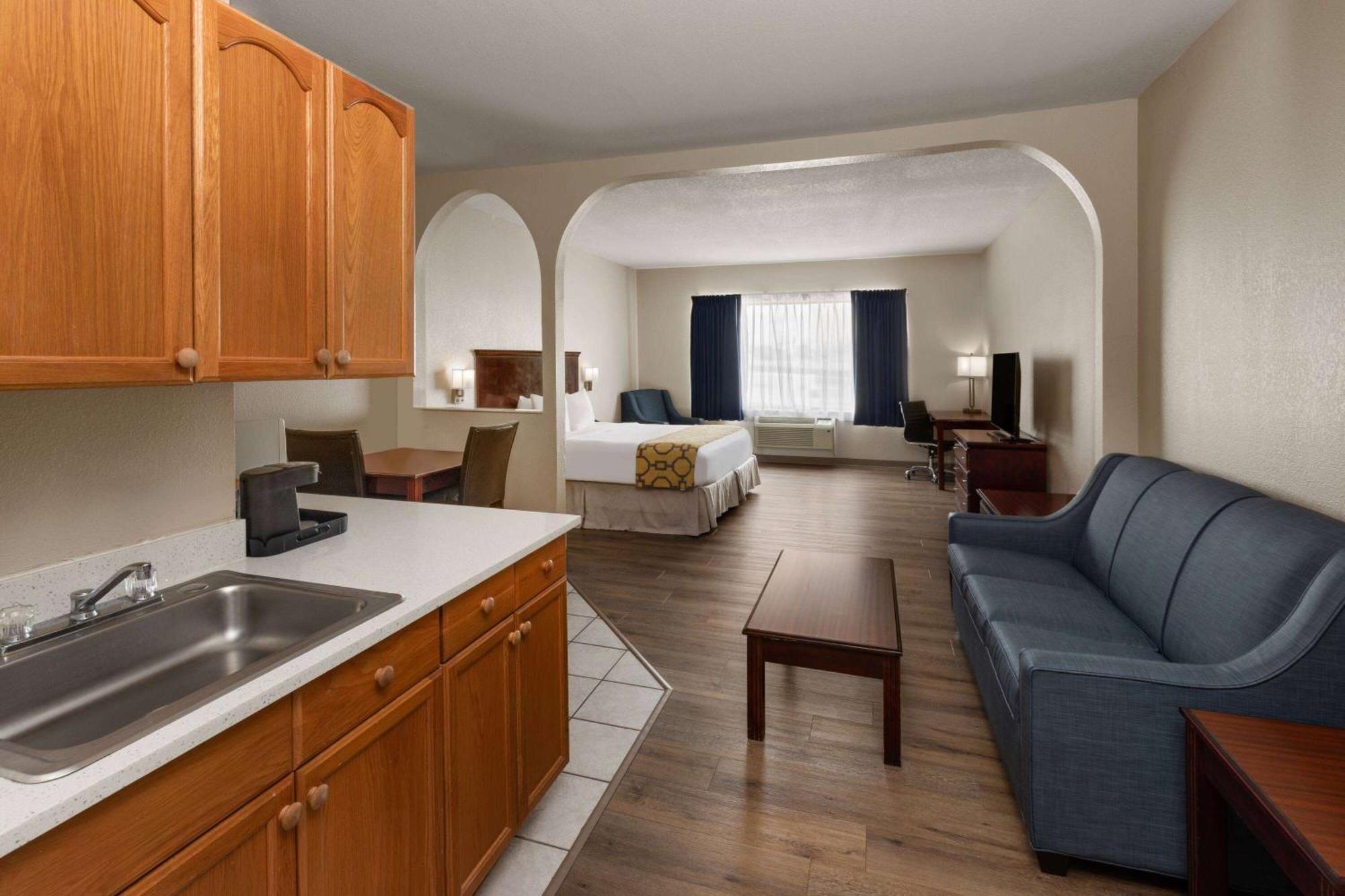Baymont By Wyndham Houston Brookhollow Extérieur photo
