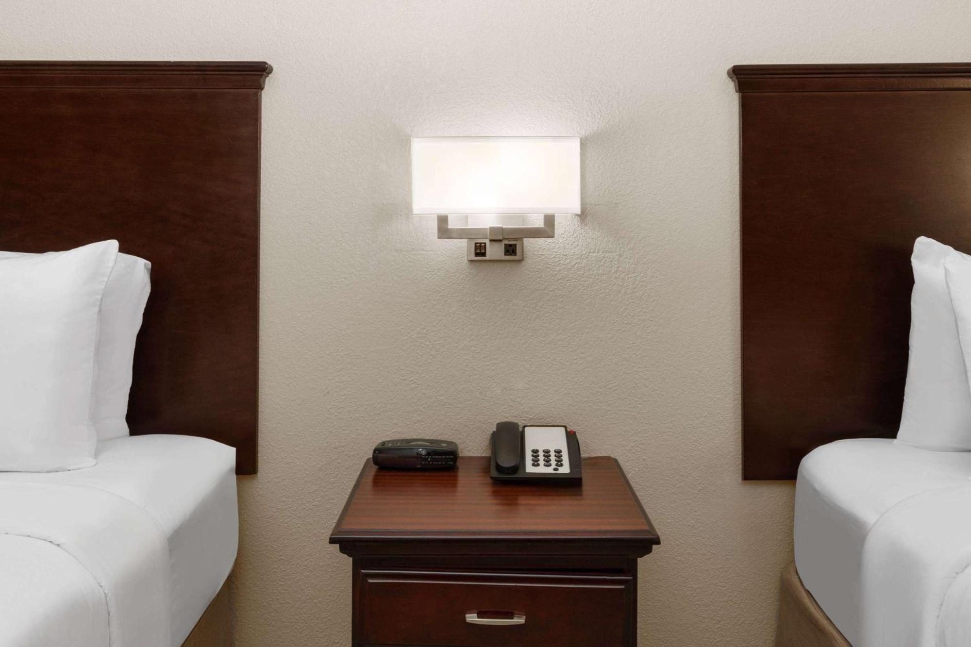 Baymont By Wyndham Houston Brookhollow Extérieur photo