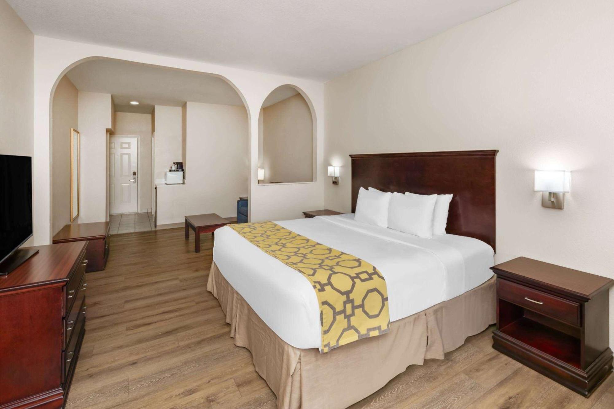 Baymont By Wyndham Houston Brookhollow Extérieur photo